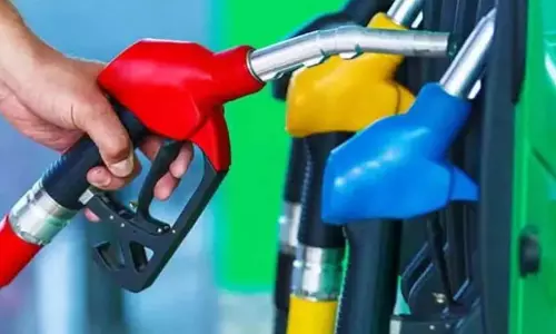 पेट्रोल और डीजल की कीमतों में आई गिरावट पेट्रोल और डीजल की कीमतों में आई गिरावट