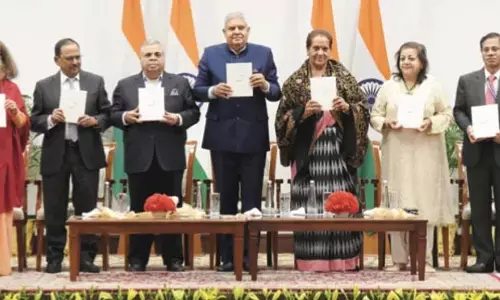 वीपी धनखड़ ने गोपीचंद हिंदुजा द्वारा लिखित आई एम? लॉन्च किया