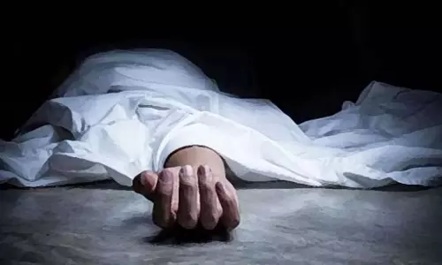 होटल के कमरे में युवती की संदिग्ध हालत में शव मिले