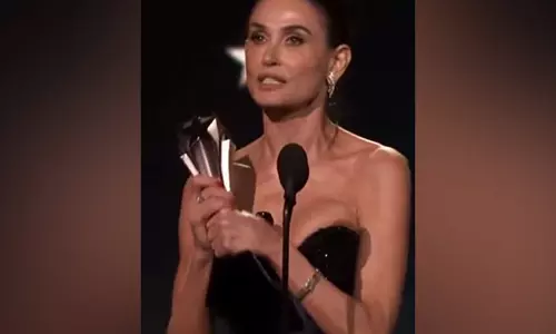 Demi Moore ने क्रिटिक्स चॉइस अवार्ड जीतने पर कहा -कृतज्ञता से भरी हुई