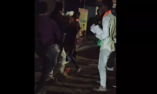 CG वायरल वीडियो: चुनाव प्रचार के दौरान बवाल, जिसने भी देखा हो गया हैरान CG वायरल वीडियो: चुनाव प्रचार के दौरान बवाल, जिसने भी देखा हो गया हैरान