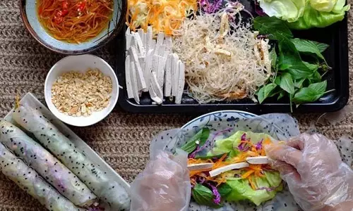 Recipe:आसान स्टेप्स में बनाएं पनीर राइस पेपर रोल