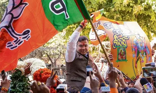परवेश और मारवाह के दिग्गजों ने आप प्रमुख सिसौदिया को हराया परवेश और मारवाह के दिग्गजों ने आप प्रमुख सिसौदिया को हराया