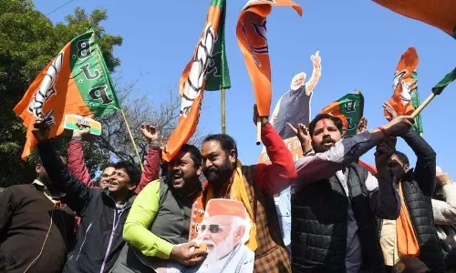 दिल्ली फैसला: भगवा का उदय, केजरी का पतन दिल्ली फैसला: भगवा का उदय, केजरी का पतन