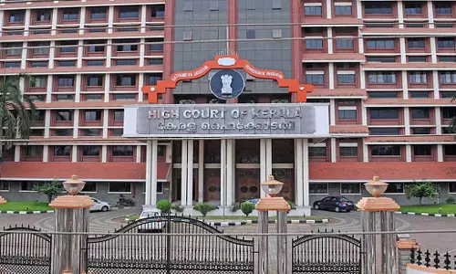 Kerala: महिला और उसके पति के बीच अपने जैविक बेटे को गोद लेने को लेकर कानूनी लड़ाई Kerala: महिला और उसके पति के बीच अपने जैविक बेटे को गोद लेने को लेकर कानूनी लड़ाई