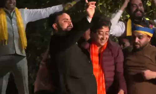 बाप तो बाप रहेगा पर डांस, सांसद भड़कीं CM पर