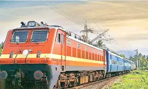Andhra: महाकुंभ मेले के लिए विशेष रेल सेवाओं का विस्तार Andhra: महाकुंभ मेले के लिए विशेष रेल सेवाओं का विस्तार
