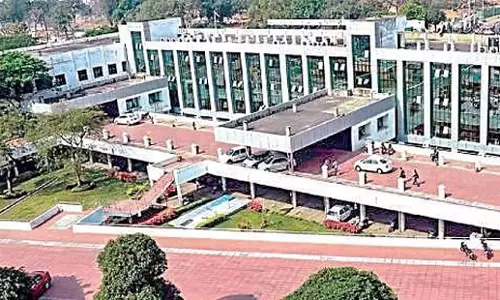 Andhra: जीवीएमसी ने हाईकोर्ट के आदेश के बाद भीमिली समुद्र तट पर सर्वेक्षण किया Andhra: जीवीएमसी ने हाईकोर्ट के आदेश के बाद भीमिली समुद्र तट पर सर्वेक्षण किया