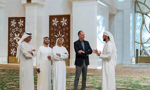 ग्रीक विदेश मंत्री ने Sheikh Zayed Grand Mosque का दौरा किया