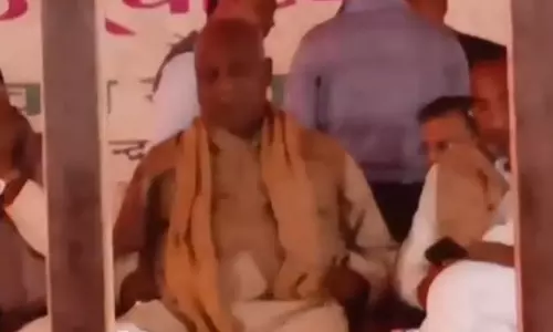 जब बीजेपी MLA सोने लगे, मंच पर चल रहा था भाषण, वीडियो बना चर्चा का विषय