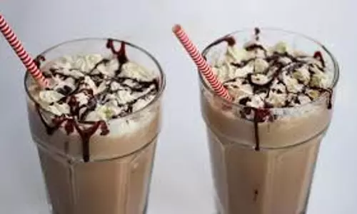 chocolate milkshake: रेस्टोरेंट जैसा स्वादिष्ट चॉकलेट मिल्कशेक chocolate milkshake: रेस्टोरेंट जैसा स्वादिष्ट चॉकलेट मिल्कशेक