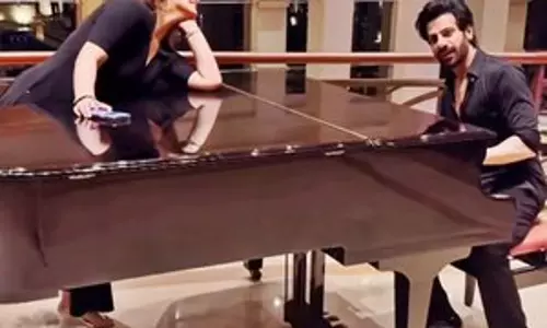 शिल्पा शिरोडकर, करणवीर मेहरा ने Ruk Ja O Dil Deewane गाने को मजेदार अंदाज में पेश किया