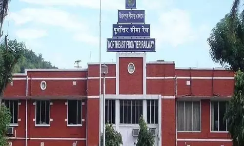 Assam : एनएफ रेलवे ने सुरक्षा बढ़ाने के लिए बड़े पैमाने पर बेदखली अभियान चलाया Assam : एनएफ रेलवे ने सुरक्षा बढ़ाने के लिए बड़े पैमाने पर बेदखली अभियान चलाया