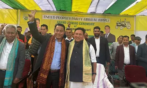 Assam : 400 से अधिक समर्थकों के साथ काम्पा बोरगोयारी यूपीपीएल में शामिल हुए Assam : 400 से अधिक समर्थकों के साथ काम्पा बोरगोयारी यूपीपीएल में शामिल हुए