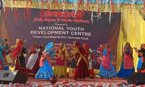 Rayat Bahra Sangam भारतीय लोक नृत्य और संगीत उत्सव की मेजबानी करता