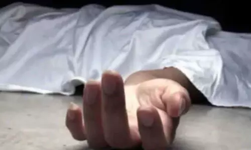 Lakhimpur Kheri: सड़क हादसे में पति की मौत, पत्नी घायल Lakhimpur Kheri: सड़क हादसे में पति की मौत, पत्नी घायल
