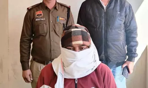 Haryana : कुरुक्षेत्र में व्यक्ति को ठगने के आरोप में एक व्यक्ति गिरफ्तार Haryana : कुरुक्षेत्र में व्यक्ति को ठगने के आरोप में एक व्यक्ति गिरफ्तार