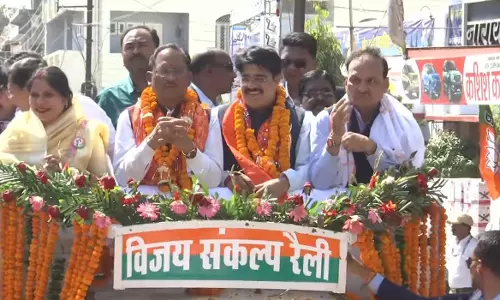 मुख्यमंत्री विष्णुदेव साय ने धमतरी में निकाला विशाल रोड़ शो मुख्यमंत्री विष्णुदेव साय ने धमतरी में निकाला विशाल रोड़ शो