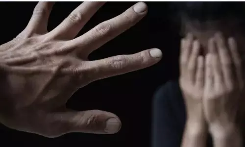 10 छात्राओं का यौन शोषण करने के आरोप में सरकारी स्कूल का शिक्षक गिरफ्तार 10 छात्राओं का यौन शोषण करने के आरोप में सरकारी स्कूल का शिक्षक गिरफ्तार