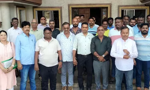 उत्खननकर्ता मालिकों ने वर्ना IDC से अवैध मिट्टी परिवहन की निंदा की उत्खननकर्ता मालिकों ने वर्ना IDC से अवैध मिट्टी परिवहन की निंदा की