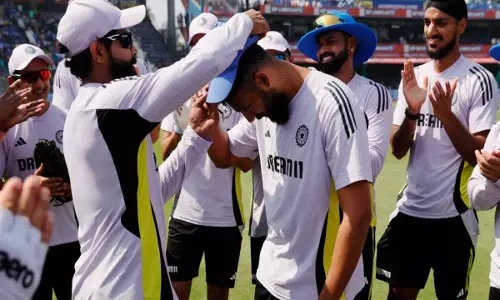 2nd ODI: इंग्लैंड ने भारत के खिलाफ पहले बल्लेबाजी करने का फैसला किया, कोहली की वापसी, चक्रवर्ती को डेब्यू कैप मिली 2nd ODI: इंग्लैंड ने भारत के खिलाफ पहले बल्लेबाजी करने का फैसला किया, कोहली की वापसी, चक्रवर्ती को डेब्यू कैप मिली