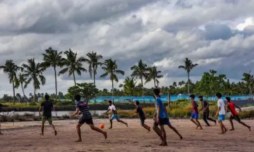 Kerala :  मलप्पुरम में 40 टर्फ बंद क्या संकट के बीच फुटबॉल की वापसी हो सकती