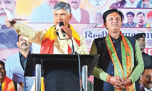 Andhra: जनता से चंद्रबाबू नायडू को बुलाकर गांवों की समस्याओं का समाधान करने का प्रयास Andhra: जनता से चंद्रबाबू नायडू को बुलाकर गांवों की समस्याओं का समाधान करने का प्रयास