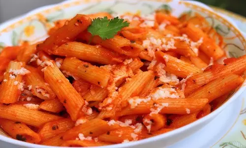 Tomato Garlic Pasta फॉलो करें आसान रेसिपी