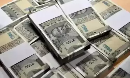 Telangana: बस में नाश्ता करते समय यात्री से 23 लाख रुपये चोरी
