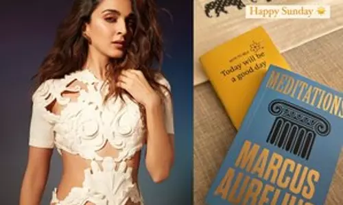 Kiara Advani ने अपनी हैप्पी संडे रीड्स की झलक दिखाई