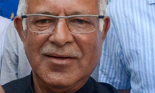 Karra: जम्मू-कश्मीर के राज्य के दर्जे के लिए लड़ाई जारी रखेंगे Karra: जम्मू-कश्मीर के राज्य के दर्जे के लिए लड़ाई जारी रखेंगे
