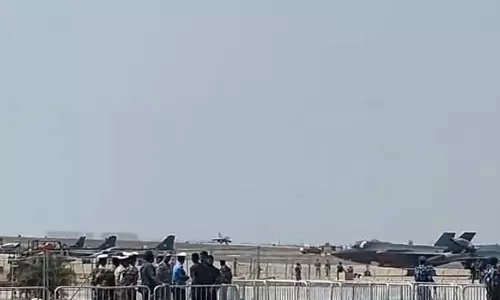 वायुसेना चीफ और सेना प्रमुख ने एक साथ फाइटर प्लेन तेजस में भरी उड़ान, ऐतिहासिक पल VIDEO वायुसेना चीफ और सेना प्रमुख ने एक साथ फाइटर प्लेन तेजस में भरी उड़ान, ऐतिहासिक पल VIDEO