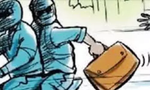 Mada: महिला से दो बदमाशों ने रास्ते में घेर कर की लूटपाट, आरोपी गिरफ्तार Mada: महिला से दो बदमाशों ने रास्ते में घेर कर की लूटपाट, आरोपी गिरफ्तार