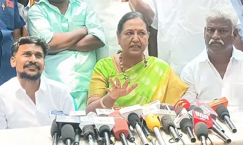 विजय को पहले लोगों से मिलना चाहिए: Premalatha विजय को पहले लोगों से मिलना चाहिए: Premalatha