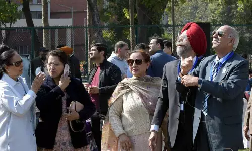 PEC के पूर्व छात्र पुरानी यादों में खो गए