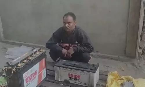 Assam : पुलिस ने गुवाहाटी में चोरी के सामान का गोदाम जब्त Assam : पुलिस ने गुवाहाटी में चोरी के सामान का गोदाम जब्त