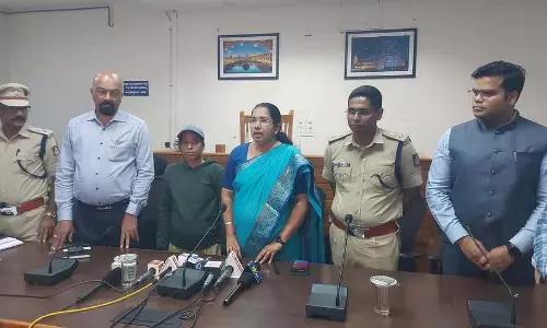 Karnataka की अदालत ने माओवादी लक्ष्मी को छह दिन की पुलिस हिरासत में भेजा Karnataka की अदालत ने माओवादी लक्ष्मी को छह दिन की पुलिस हिरासत में भेजा