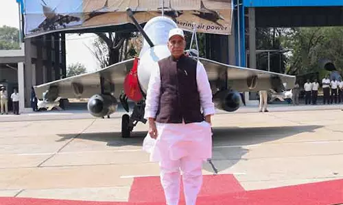 राजनाथ सिंह बेंगलुरु पहुंचे, HAL की उत्पादन सुविधा का दौरा किया