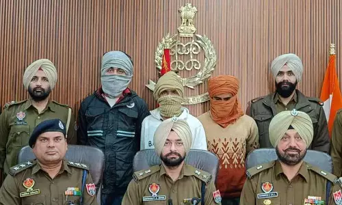 Amritsar: ग्रामीण पुलिस ने 3.4 किलोग्राम हेरोइन के साथ 6 लोगों को पकड़ा Amritsar: ग्रामीण पुलिस ने 3.4 किलोग्राम हेरोइन के साथ 6 लोगों को पकड़ा