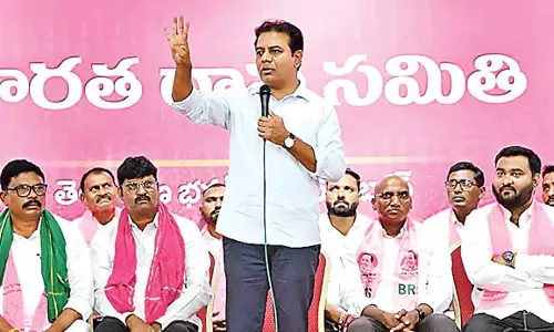 KTR: कांग्रेस नेता लोगों के बीच घूमने की स्थिति में नहीं