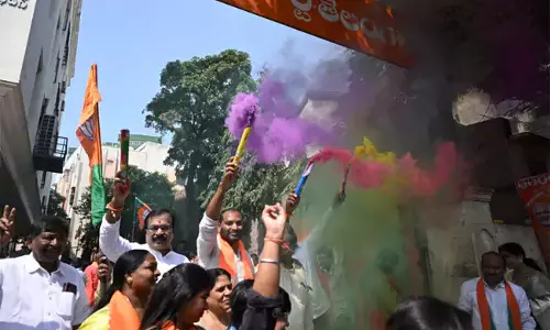 Hyderabad में बीजेपी ने मनाया जश्न Hyderabad में बीजेपी ने मनाया जश्न