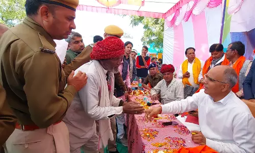 Jaipur: ग्रामीणों की समस्याओं के समाधान एवं आधारभूत विकास में कोई कमी नहीं छोड़ी जाएगी Jaipur: ग्रामीणों की समस्याओं के समाधान एवं आधारभूत विकास में कोई कमी नहीं छोड़ी जाएगी