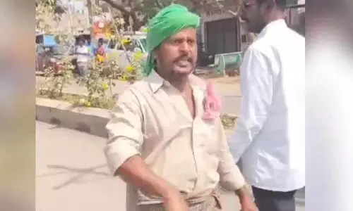 Telangana के किसान रायतु बहरोसा सहायता के लिए राज्य भर में सड़कों पर उतरे Telangana के किसान रायतु बहरोसा सहायता के लिए राज्य भर में सड़कों पर उतरे