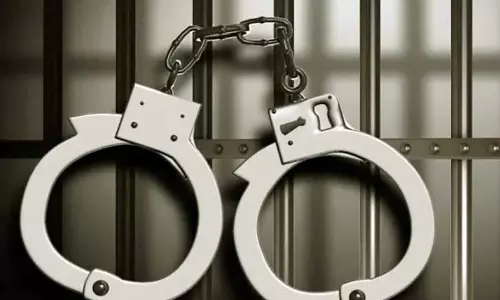 Assam : गुवाहाटी में हेरोइन के साथ एक व्यक्ति गिरफ्तार Assam : गुवाहाटी में हेरोइन के साथ एक व्यक्ति गिरफ्तार