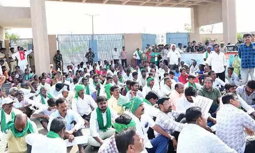 Rangareddy में किसानों ने फार्मा परियोजना के लिए भूमि अधिग्रहण के प्रयासों का विरोध किया Rangareddy में किसानों ने फार्मा परियोजना के लिए भूमि अधिग्रहण के प्रयासों का विरोध किया