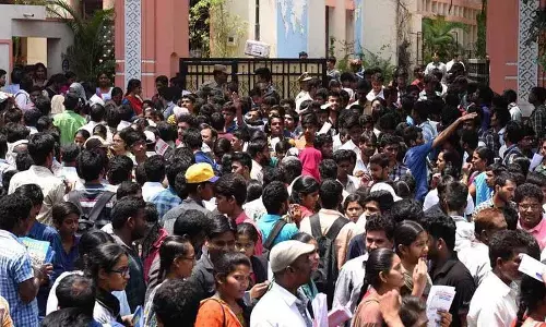 तेलंगाना में CET उम्मीदवारों के लिए नया नियम, परीक्षा केंद्र पर 15 मिनट पहले पहुंचें तेलंगाना में CET उम्मीदवारों के लिए नया नियम, परीक्षा केंद्र पर 15 मिनट पहले पहुंचें