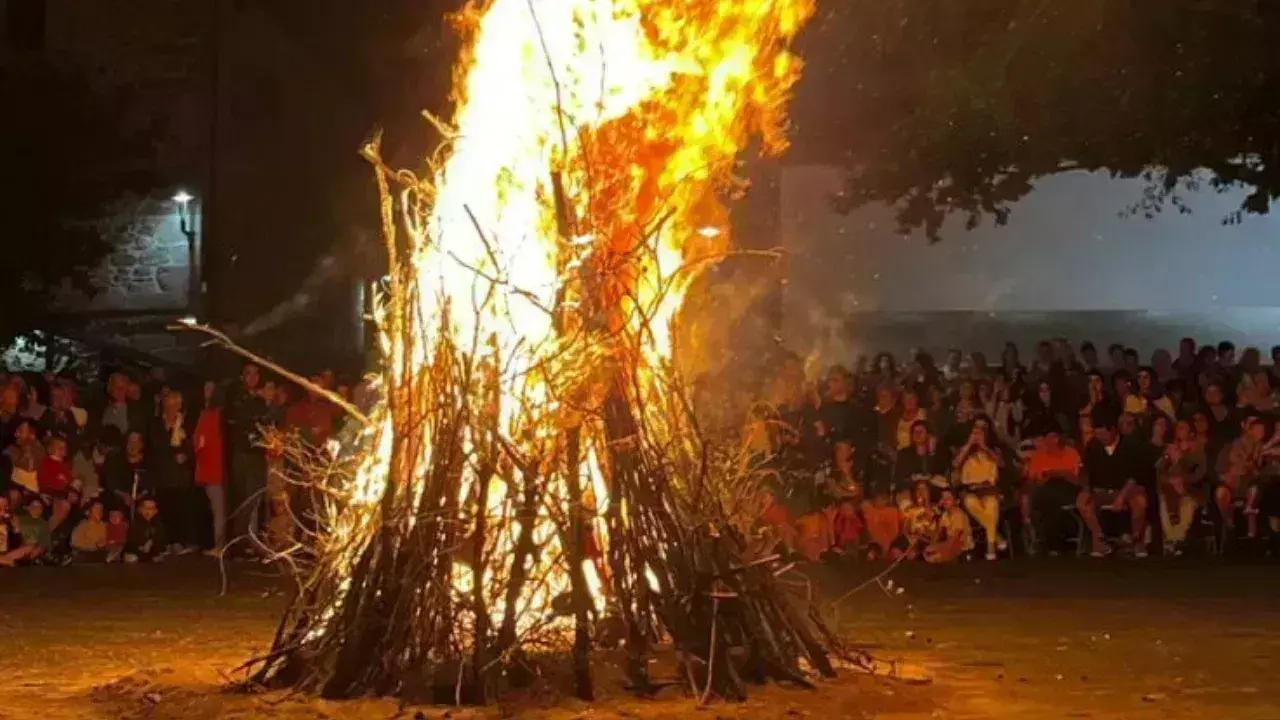Holika Dahan जानें तिथि, शुभ मुहूर्त और महत्व