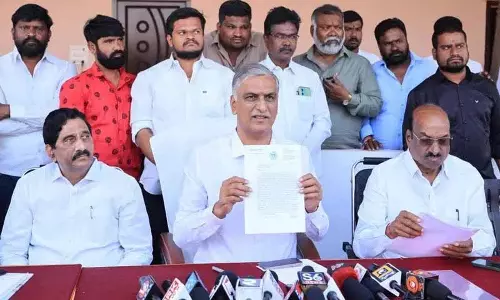 Harish Rao ने किसानों को बोनस के रूप में 432 करोड़ रुपये तुरंत जारी करने की मांग की Harish Rao ने किसानों को बोनस के रूप में 432 करोड़ रुपये तुरंत जारी करने की मांग की