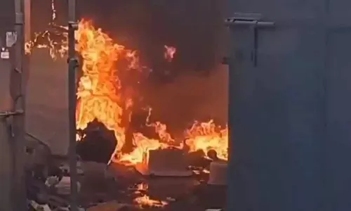 Hyderabad के कटेधन में प्लास्टिक कंपनी में लगी आग Hyderabad के कटेधन में प्लास्टिक कंपनी में लगी आग