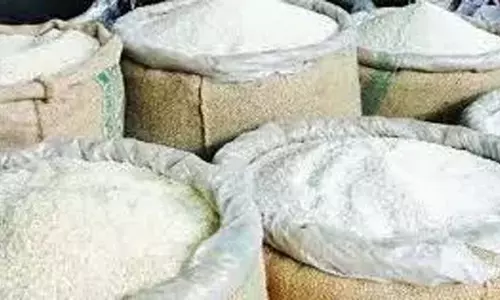 पुलिस ने PDS चावल को ‘अच्छी गुणवत्ता’ बताकर रीसाइकिल करने वाले रैकेट का भंडाफोड़ किया पुलिस ने PDS चावल को ‘अच्छी गुणवत्ता’ बताकर रीसाइकिल करने वाले रैकेट का भंडाफोड़ किया